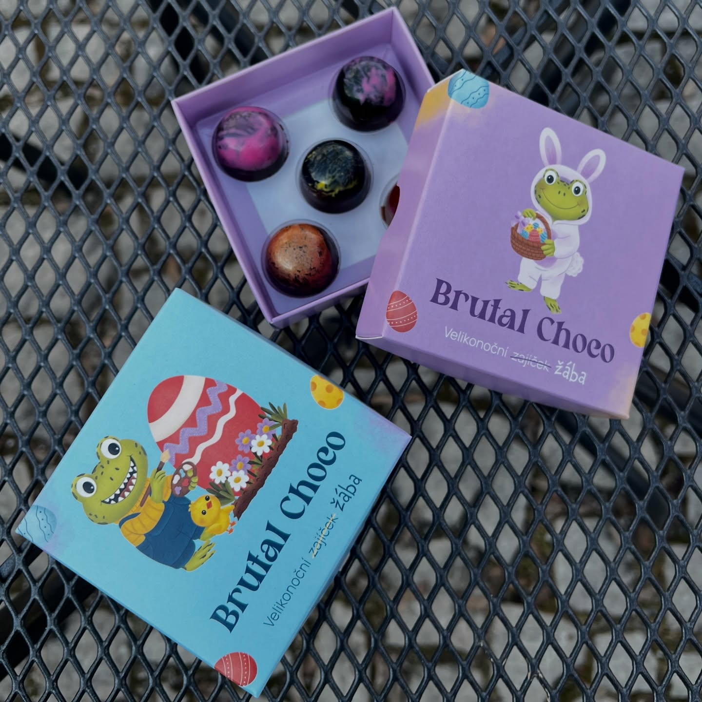 Velikonoční edice Brutal Choco — žába jako zajíček