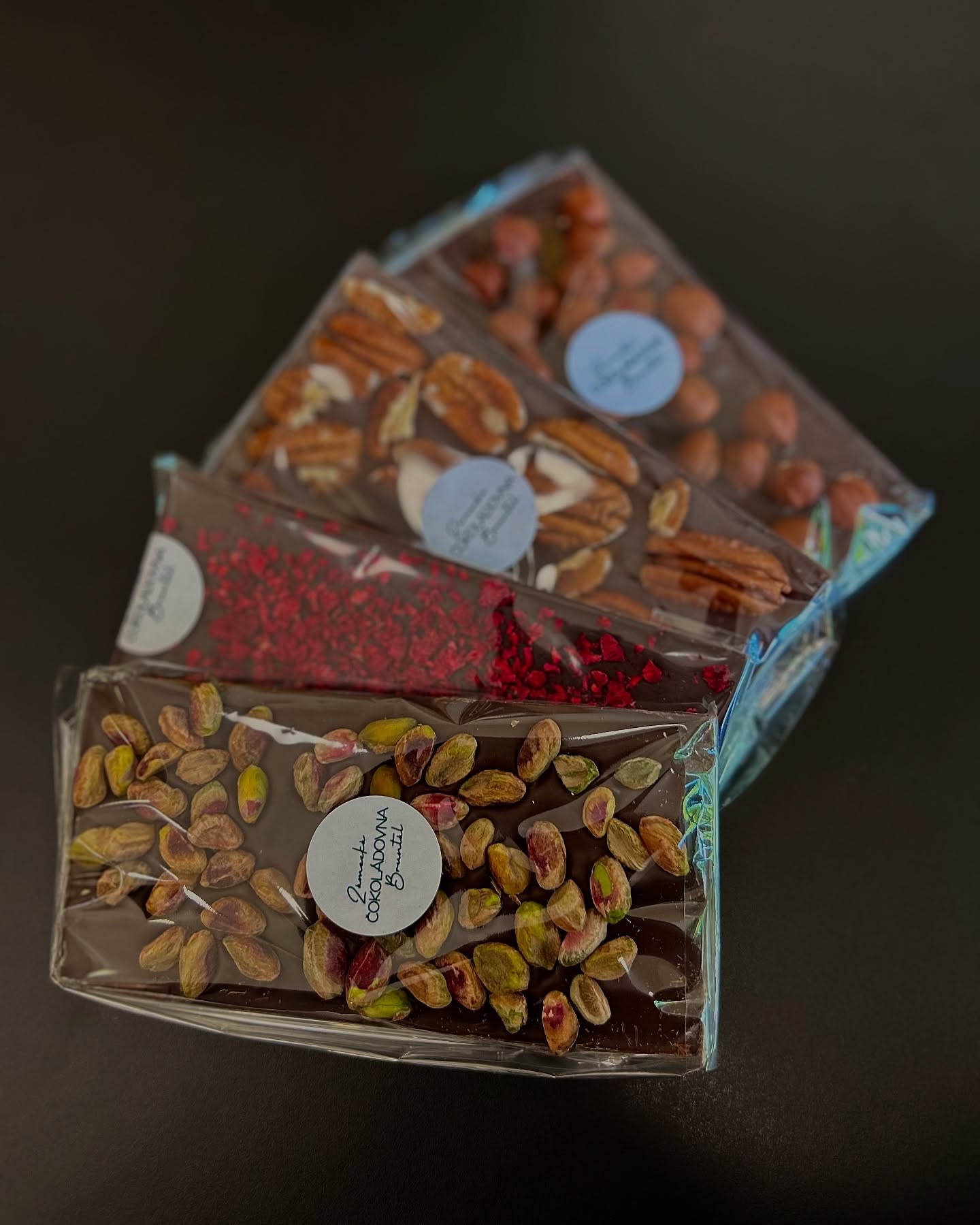 Původní obaly tabulkových čokolád — bez identity