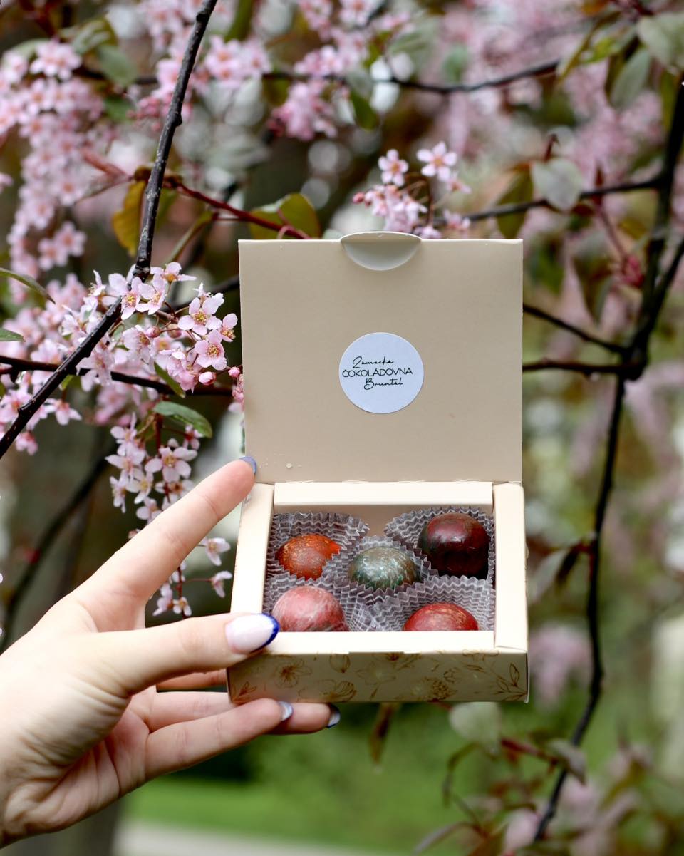 Původní obal pralinky — generická krabička